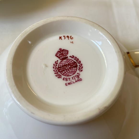 Crimson Ivory footed cup & saucer set fine bone china Mintons England - Picture 8 of 11